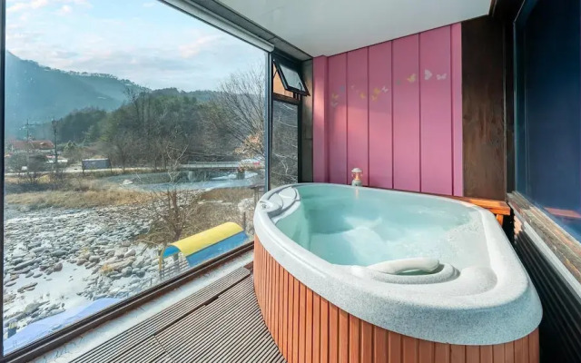 Gapyeong Poin Poolvilla Pension