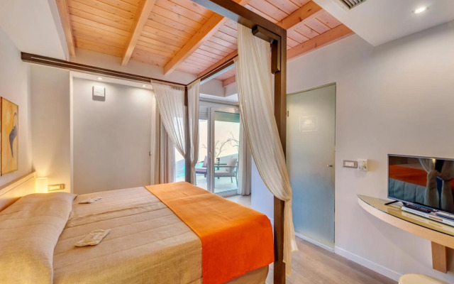 Nissaki Beach Hotel