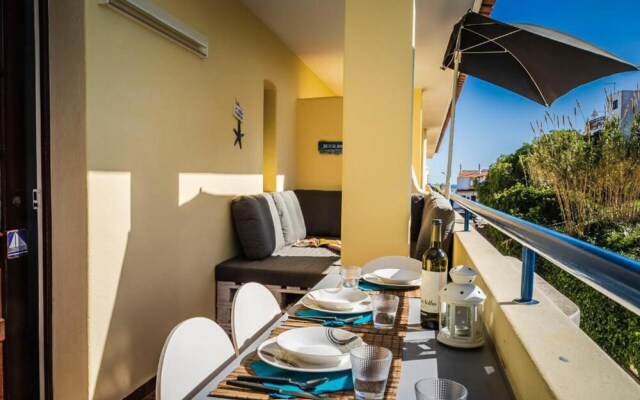 Stunning Olhos do Mar Apt, Albufeira