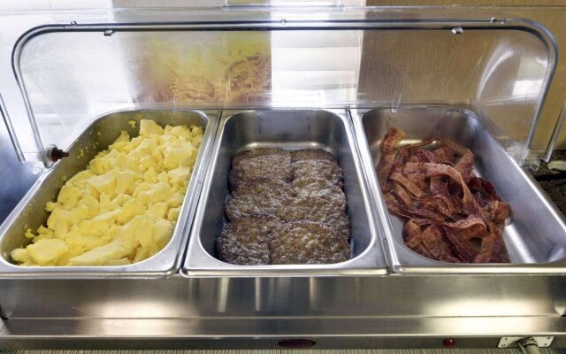 Quality Inn Russellville I-40