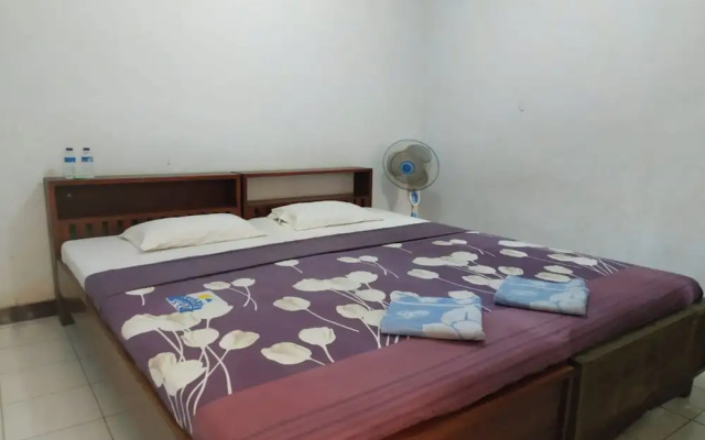 Hotel O Penginapan Putri Asih Sawarna