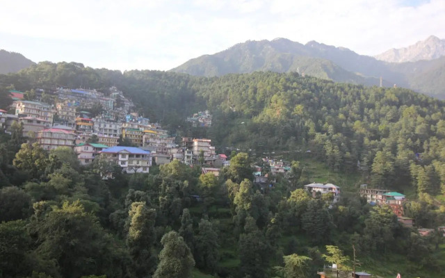 The Posh Hotel near Mall Road with Hassle Free Covered Parking