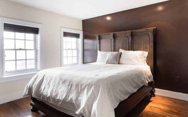 Million-dollar Celebrity Mansion in Old City