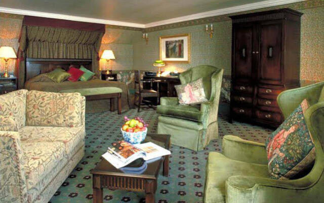 The Gallery Hotel
