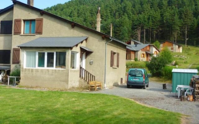 Maison de 4 chambres avec jardin amenage a Fontrabiouse a 8 km des pistes