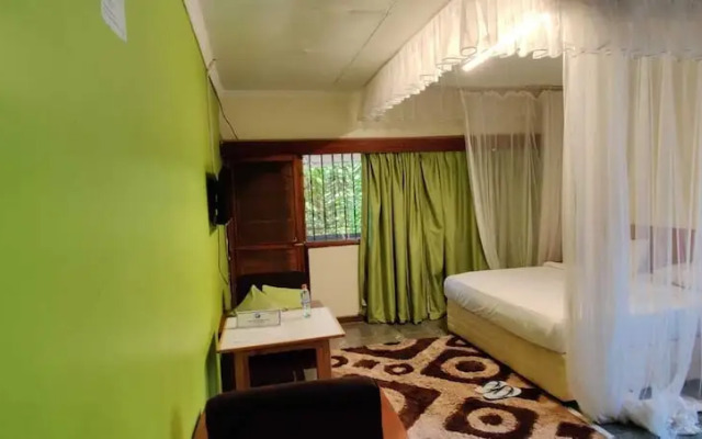 Tisa Suites & Lounge