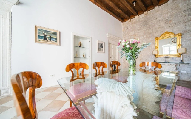 SUNce Palace Apartments with free offsite parking