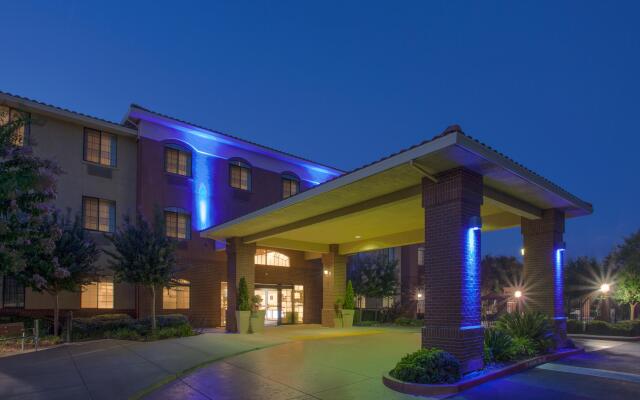 Holiday Inn Express & Suites Davis - University Area, an IHG Hotel