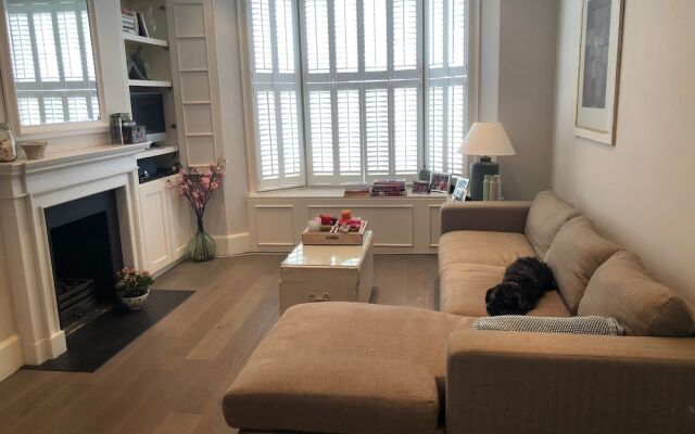 Spacious 5 Bedroom House in Chelsea London