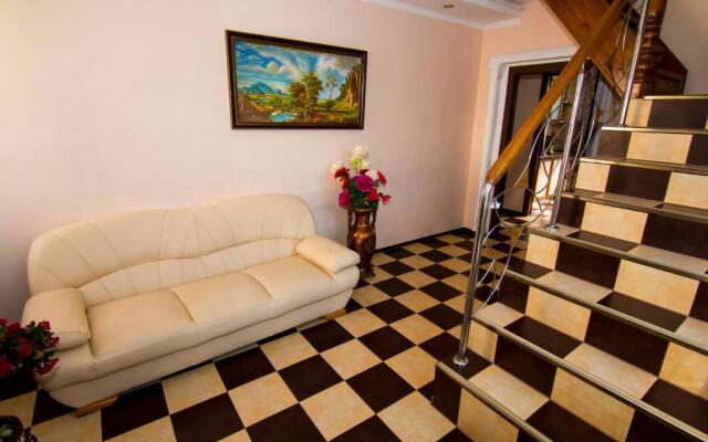 Charming Apartment in Villa near Airport