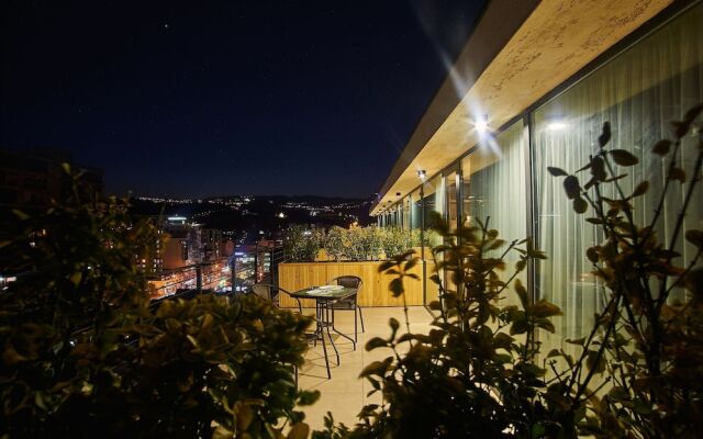 Green Floor Apartments