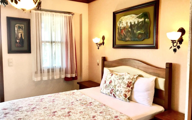 Ada Bacchus Hotel