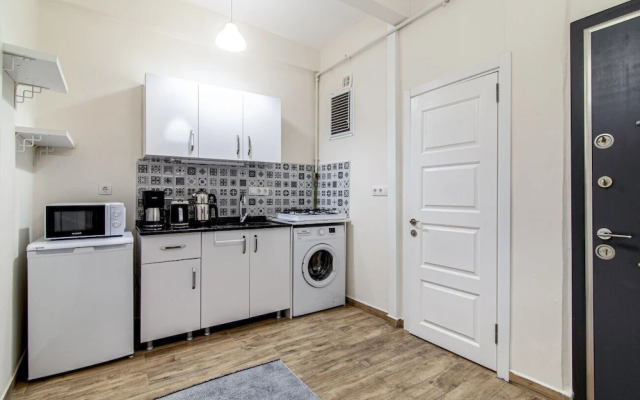 Central and Modern Flat Near Flower Passage