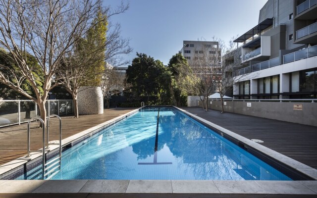 Spacious 1 Bedroom Apt Close To Green Square & Pool