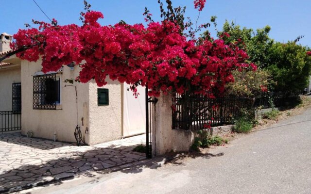 Comfy house with private garden & view, near Kyparissia Castle