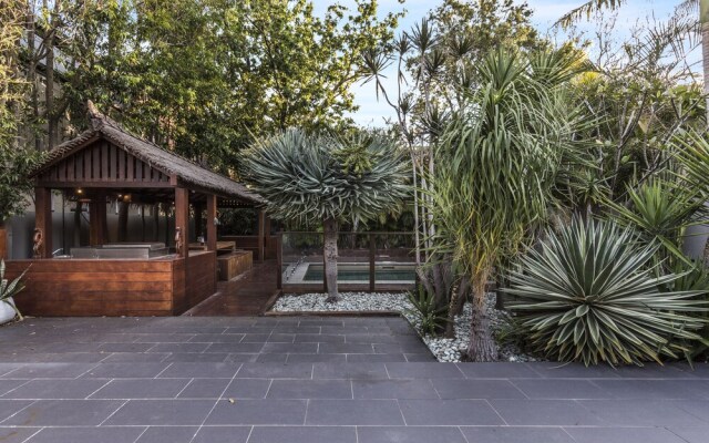 Coogee Luxury Home with Salt Water Pool & Parking