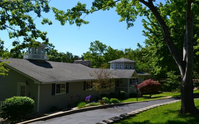 Anchor Inn on The Lake Bed and Breakfast