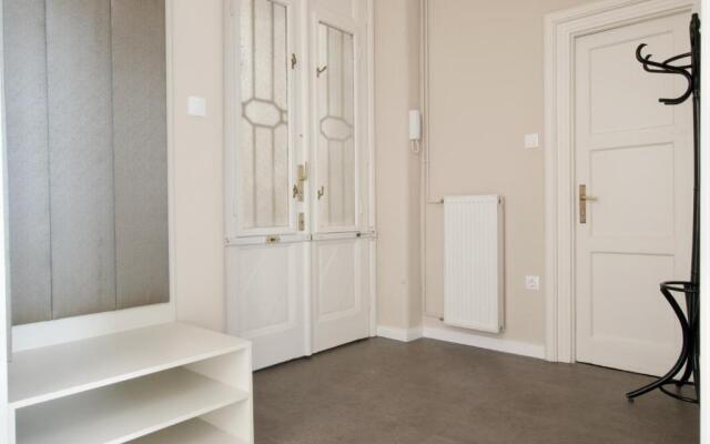 Standard Apartment by Hi5 - Kecskemeti street suite