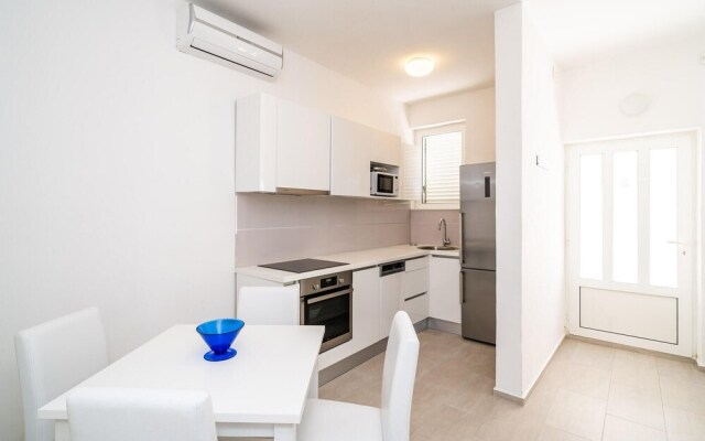 Beautiful Home in Stikovica With Wifi and 2 Bedrooms