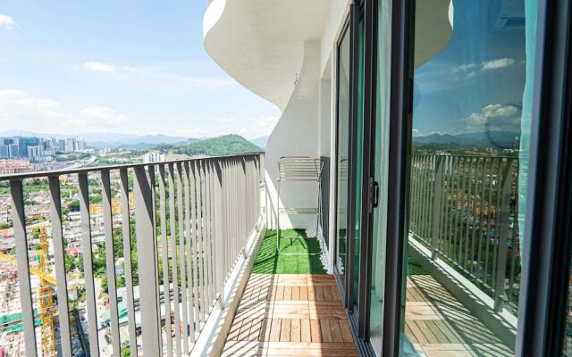 Datum Jelatek Residence by Airhost