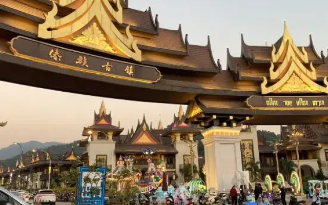 Zixi Homestay (Dai ancient town )