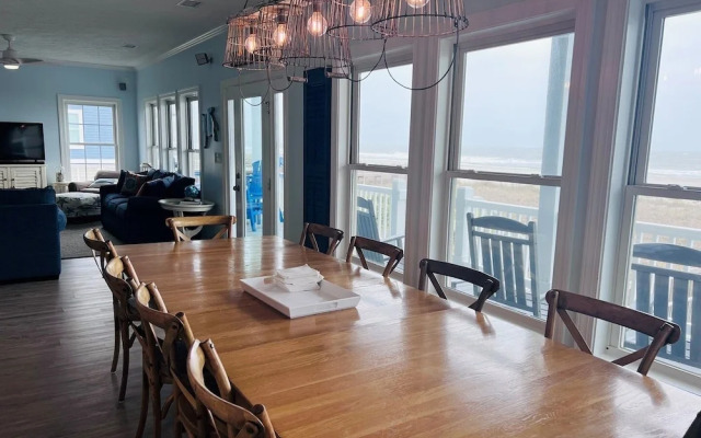 Sunny Times 4 Bedroom Home by RedAwning