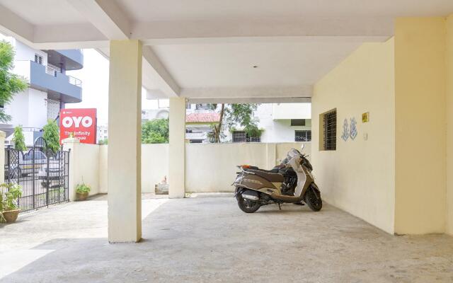 OYO 74918 Infinity Inn