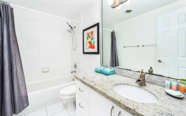 Private Residence at Castle Beach by LRMB