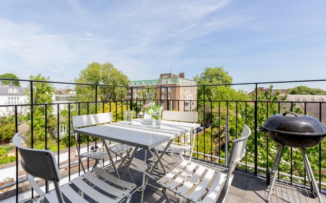 Kensington Apartment with terrace