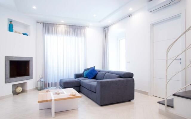 Spacious Villa with 4 rooms, pool, solarium & garden