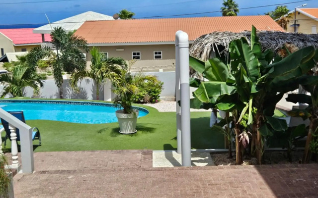 Villa Raven`s Paradise (Gris)