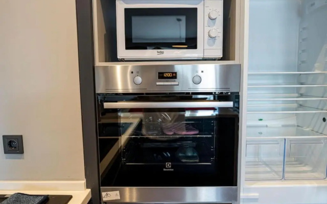 Superior, classy residence,7/24 Security,2 bedroom ( Benesta 205 )