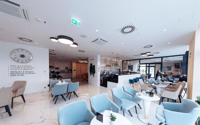 Antunovic Hotel East