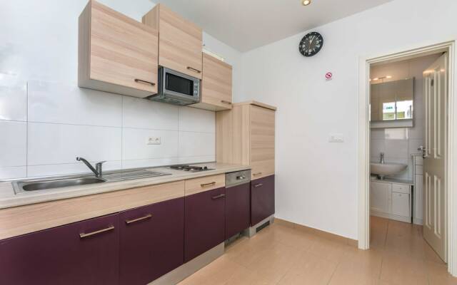 Apartments Road star