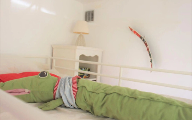 Villa in protected space in front of the sea