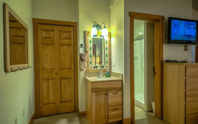 Storm Meadows East Slopeside - SE050