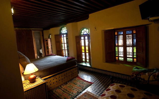 Riad Layalina