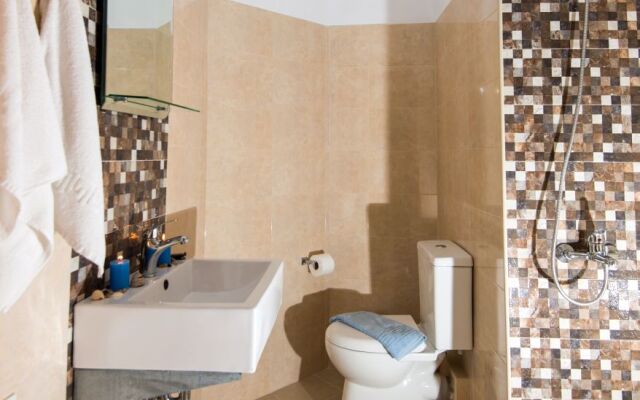 Daisy Hotel Apartments