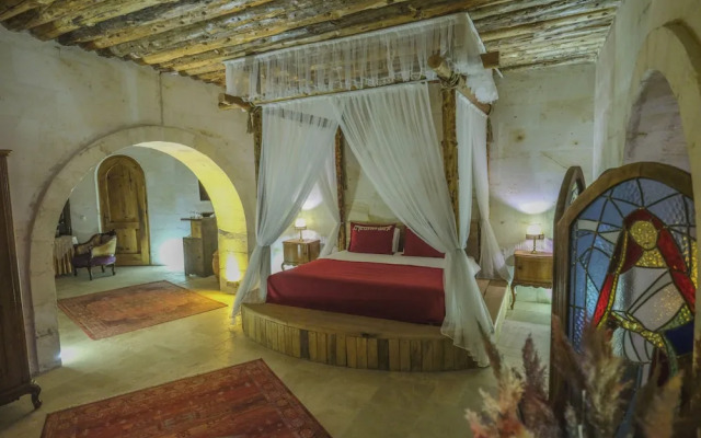 Kalsedon Cave Suites