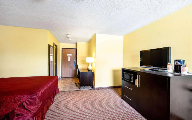 Rodeway Inn & Suites