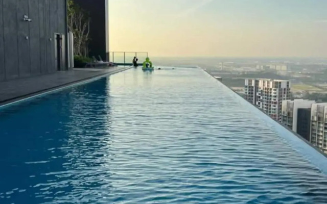 Sky pool 4 star hotel grade stay in i-City