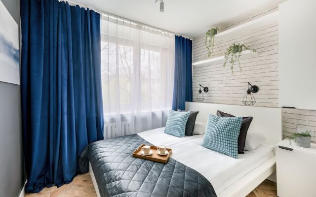 Charming Apartment for 6 by Renters