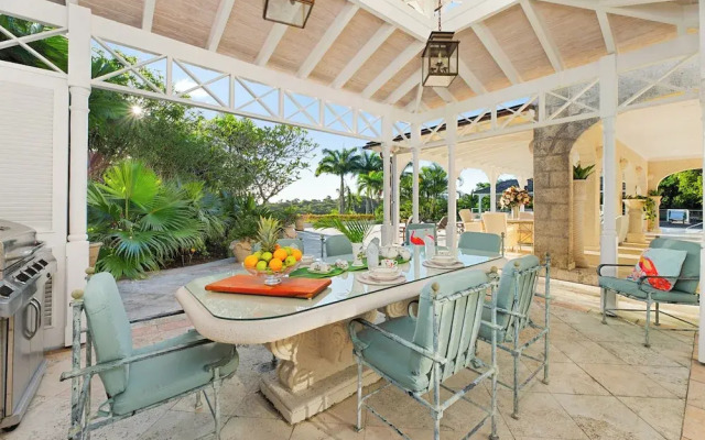 Waterfalls - 6 bed Peaceful and Secure Luxury