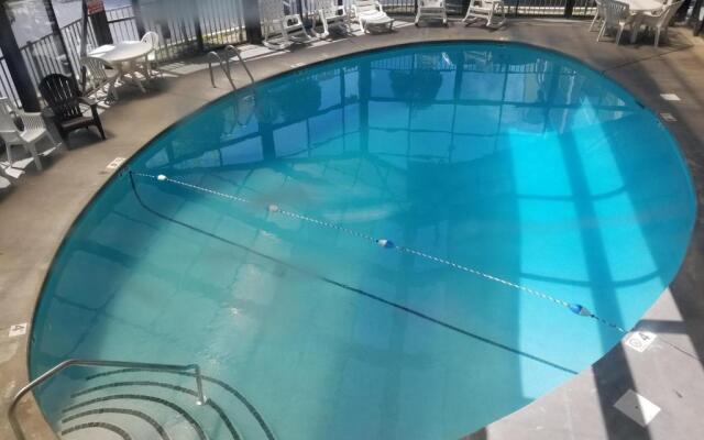 Colonial House Motel