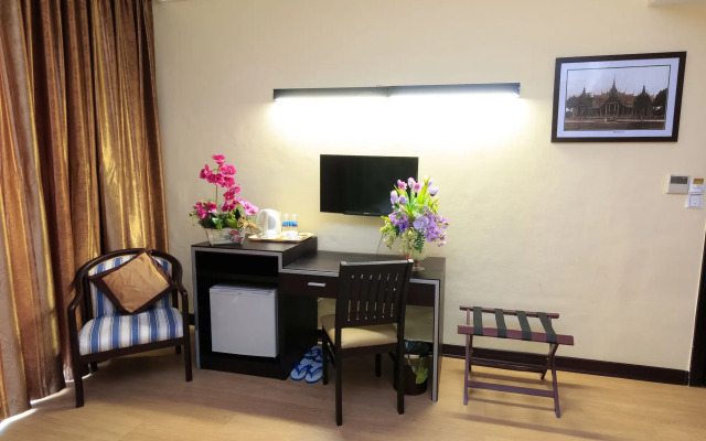 Paradise Hotel