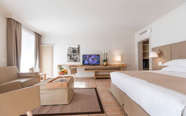 Villa Delta Suites House