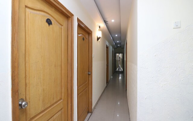 OYO 9847 Hotel Blue Empire