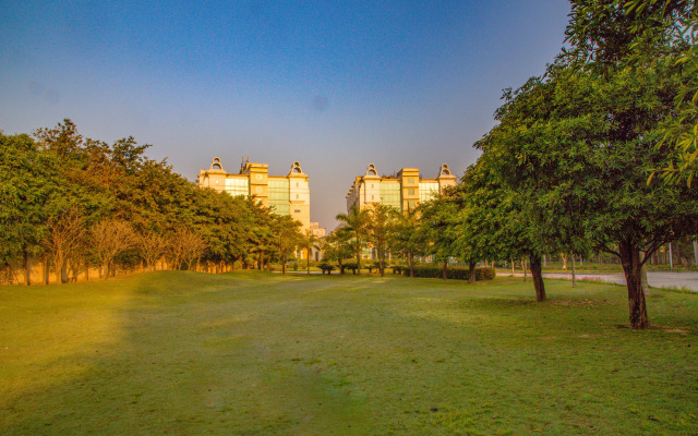 Four Leaf Service Suites