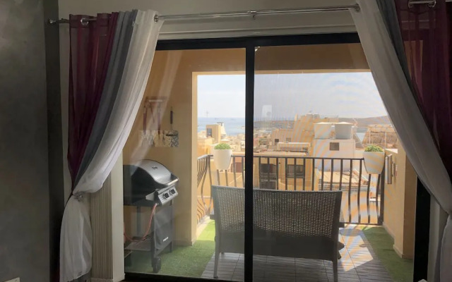 Sea View 2 Bed Apartment Close to Beach
