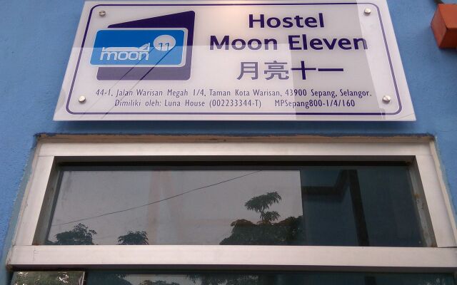 Moon Eleven Hostel Airport Transit - KLIA